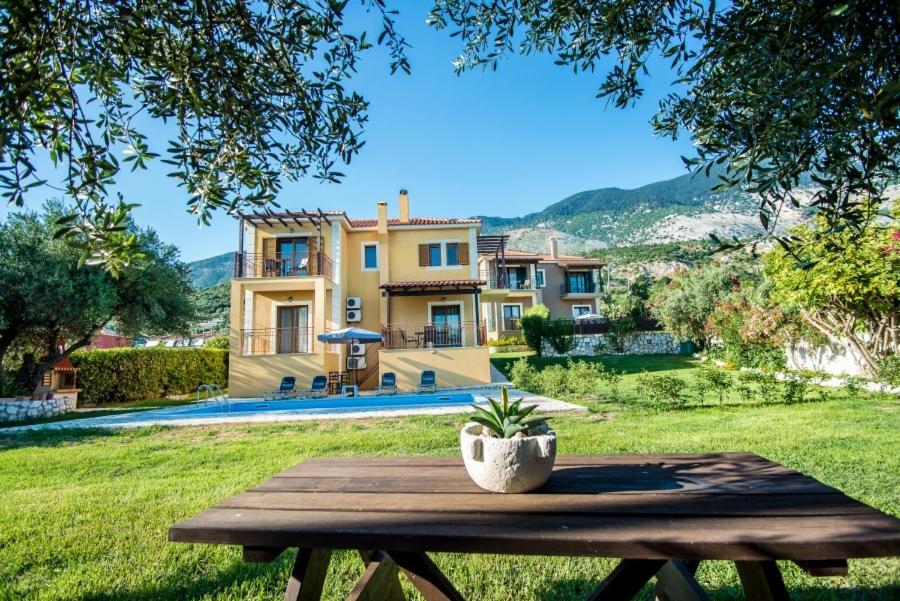Villa Irida Afrato エクステリア 写真